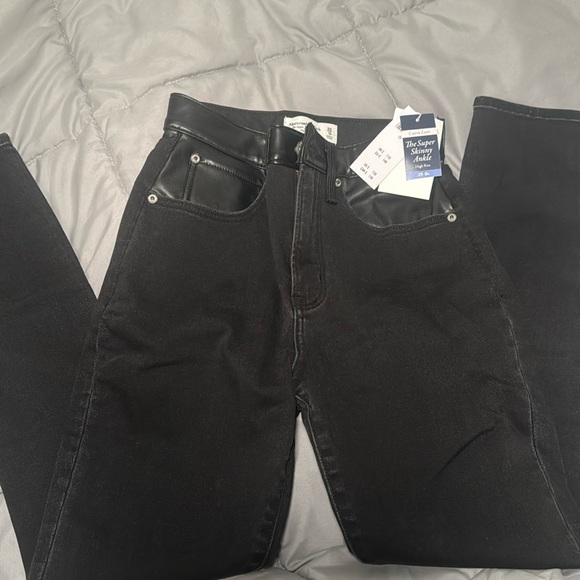 Abercrombie & Fitch Curve Love Mixed Fabric High Rise Super Skinny Ankle Jeans - Picture 4 of 6